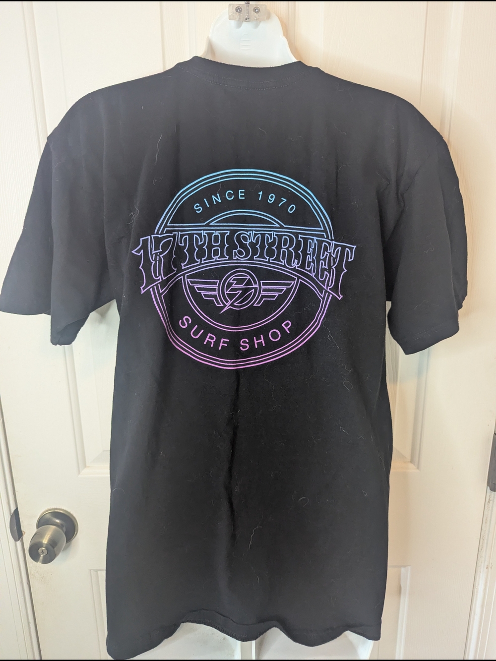 17th Street Surf Shop Graphic Tee Medium M Black Retro Lightning Bolt Wings - Picture 3 of 7